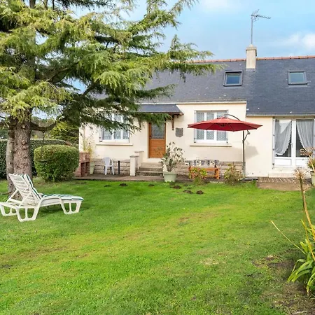 Jolie Maison Pour 6 Personnes Au * Guilvinec